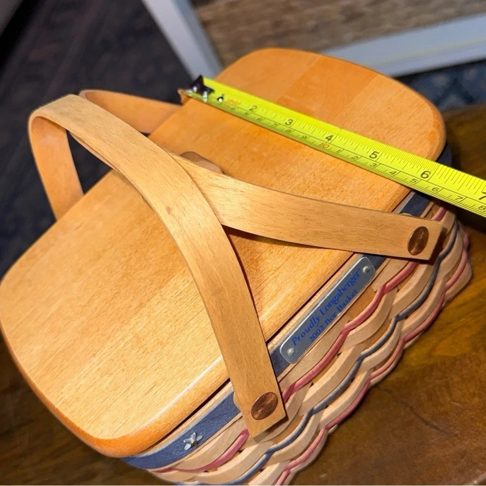 Longaberger 2002 Bee Basket W/ USA Flag Liner 2 Tie Ons Proudly Longaberger Lid